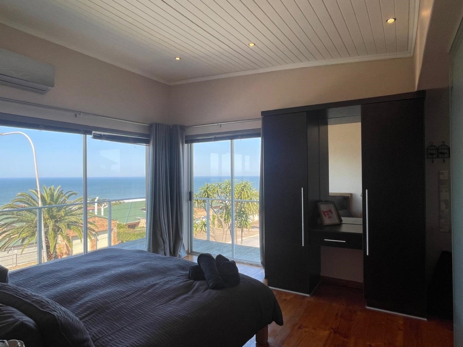 4 Bedroom Property for Sale in Wavecrest Eastern Cape